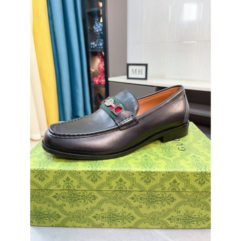 G*u*i leather shoes